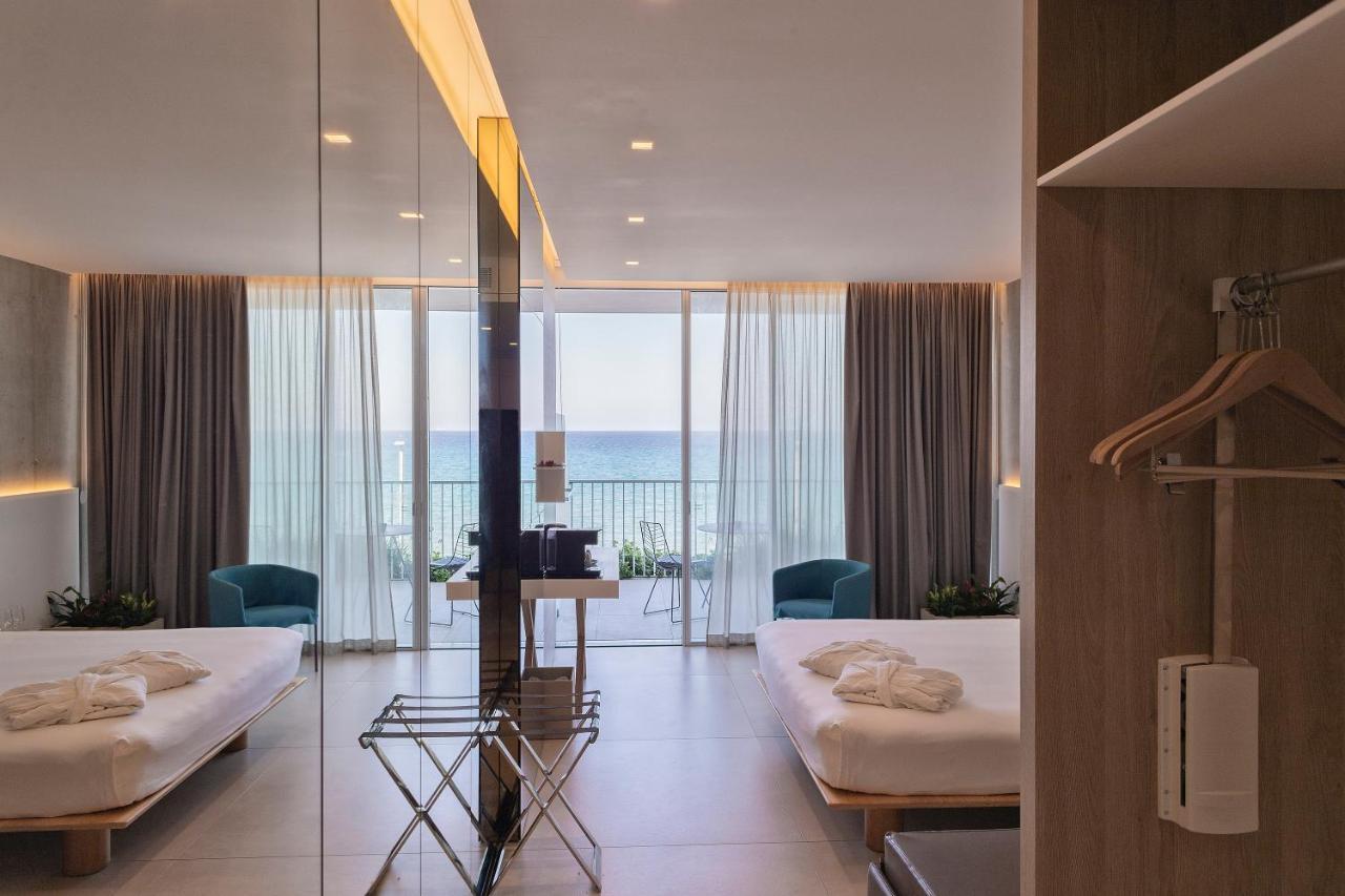 Large Deluxe Sea View,957987379:JPEG